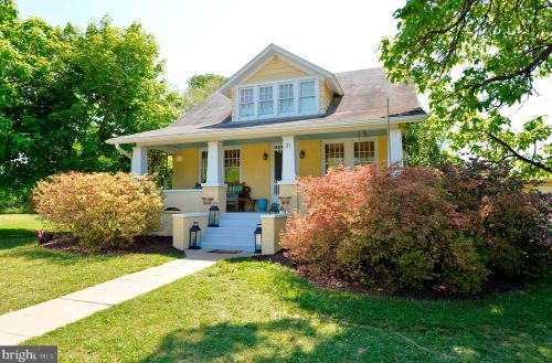 21 Loudoun St, Lovettsville VA  20180-8513 exterior