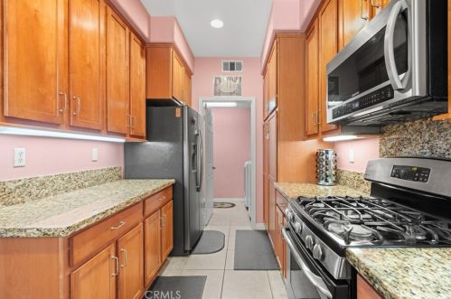23860 Toscana Dr, Santa Clarita CA  91354-3015 exterior
