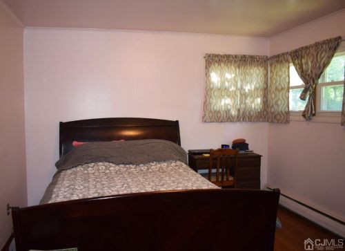 467 Angel St, Cliffwood, NJ 07721-1123