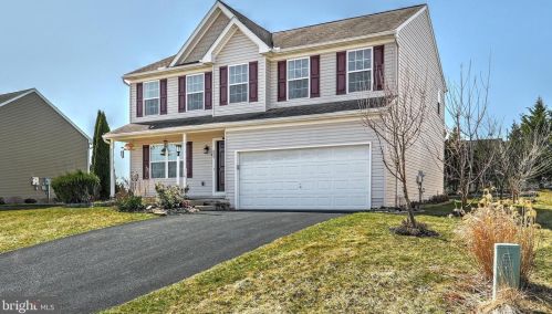 110 Payne Dr, Mount Wolf, PA 17347-9215