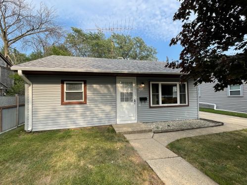 3238 54th St, Milwaukee, WI 53219-4421