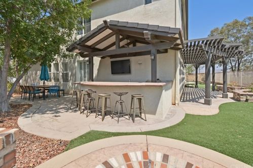 24306 Foxglove Pl, Santa Clarita CA  91354-4922 exterior