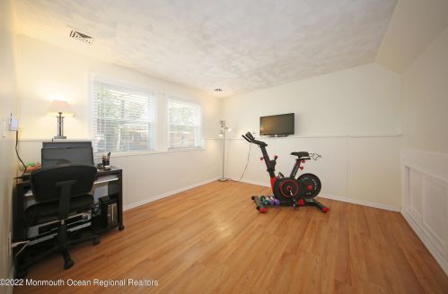 9 Maplewood Dr, Middletown NJ 07748-1543 exterior