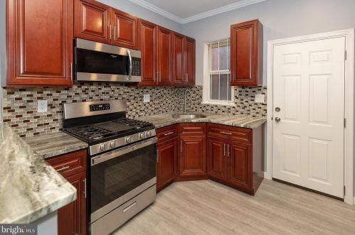 622 7th St, Camden, NJ 08102-1842