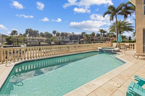 446 Bayside Ave, Naples FL 34108-2314 exterior