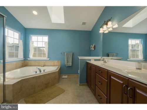 221 Ironstone Ln, Marsh, PA 19520-9066