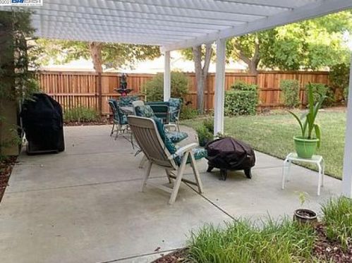 6521 Young Oak Ct, Citrus Heights CA  95662-6007 exterior