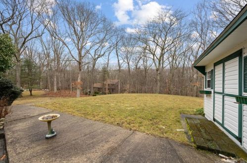 10 Lee Dr, Lyme CT  06371-2111 exterior