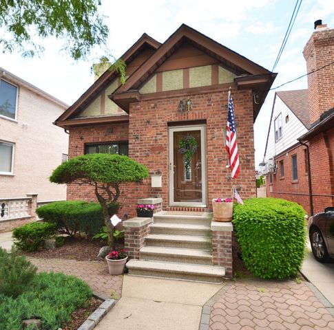 1312 Lohengrin Pl, Bronx, NY 10465-1326