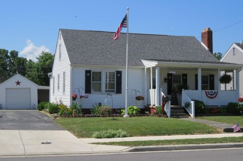1033 Washington Ave, Washington Ch, OH 43160-2057