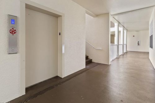 4884 Hampshire Ct, Naples FL  34112-8439 exterior