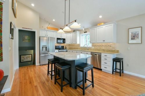 31 Pratt Ln, Waterbury, CT 06716-3012