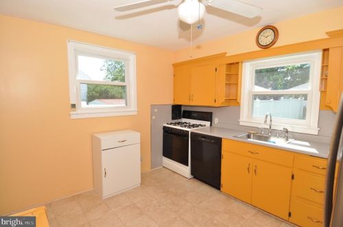 282 Watson Ave, Trenton, NJ 08610-5104