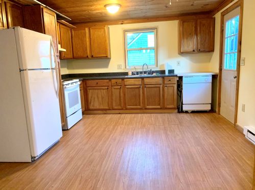 28 Country Side Cir, Belmont NH  03220-4042 exterior