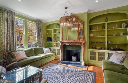 3223 Volta Pl, Washington, DC 20007-2732