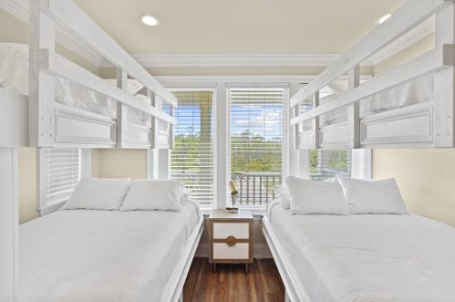 1564 Gulf Bch Dr, Saint George Island FL  32328-3106 exterior