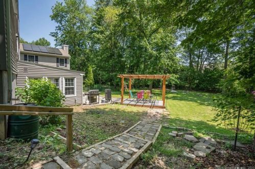 200 Mountain Rd, Hartford CT  06111-1509 exterior