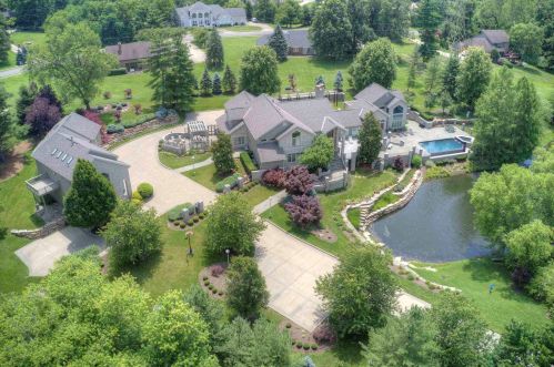 875 Squire Oaks Dr, Covington KY  41017-1342 exterior