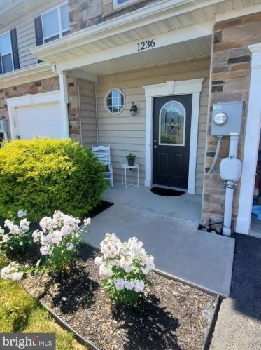1236 Emilys Ct, Upton, PA 17225-8905
