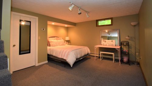 1 San Antonio Dr, Fremont NH  03044-8204 exterior