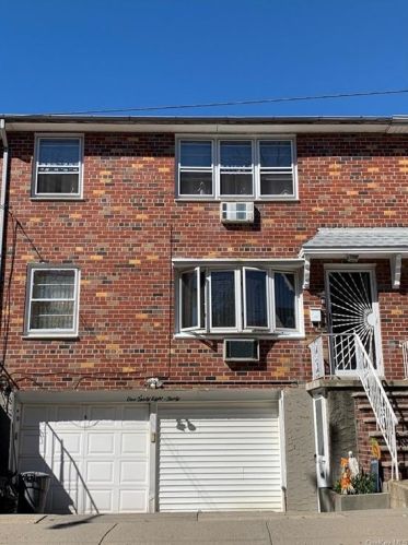 138-30 Redding St, Jamaica, NY 11417-2806