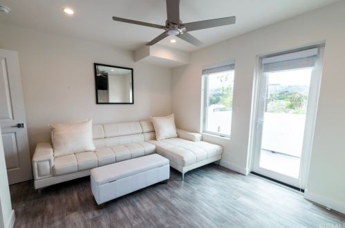 6160 Pacific Coast Hwy, Redondo Beach CA  90277-5907 exterior