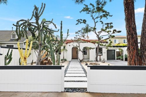 1855 Reed Ave, San Diego CA  92109-5446 exterior