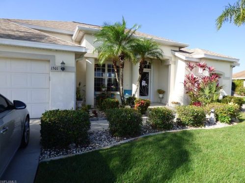 1501 Stadium Ct, Lehigh Acres, FL 33971-2059