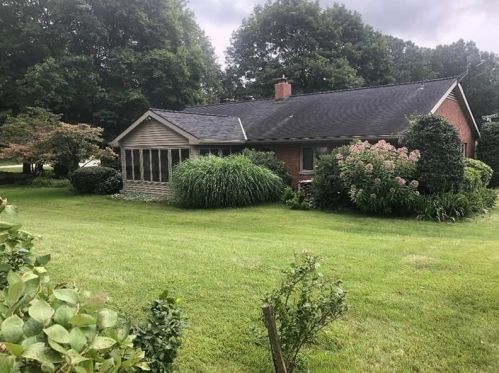 31 Bellaire Dr, New Castle, PA 16105-1614