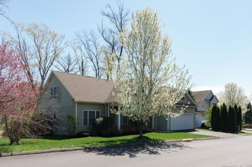 4 Constitution Dr, Waterbury, CT 06716-2679