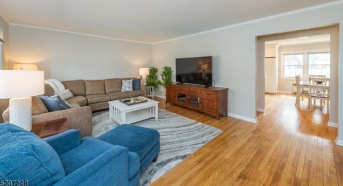 21 Diana Rd, Greystone Park NJ  07950-2104 exterior