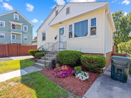 12 Pleasant St, United States Coast Guard Ac, CT 06320-5116