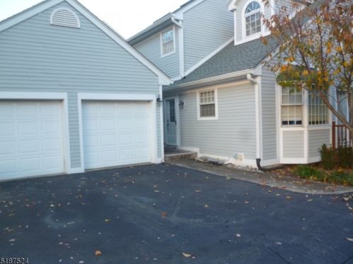 9 Village Dr, Montville Township NJ  07045-9461 exterior