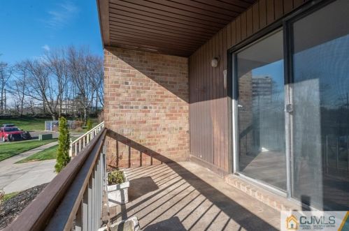 109 Sharon Garden Ct, Woodbridge NJ  07095-4308 exterior