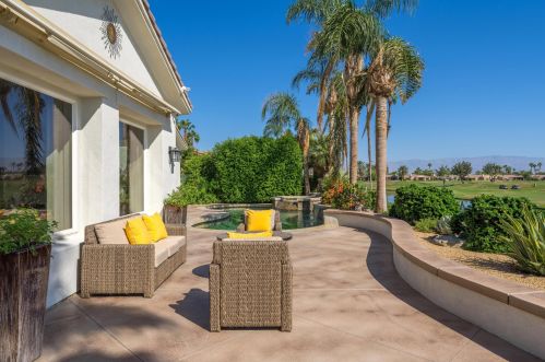 56430 Muirfield Vlg, La Quinta CA  92253-7648 exterior