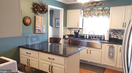 11 Mint Leaf Dr, Trenton NJ 08690-2217 exterior