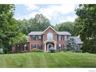 4 Wedge Way, Airmont, NY 10901-3945
