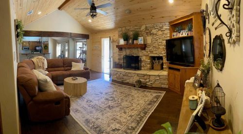 1180 Edgehill Rd, Burleson, TX 76028-7345