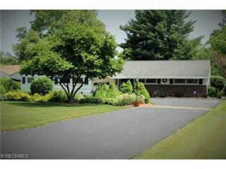 21 Lakeview Dr, North Eaton, OH 44044-1511