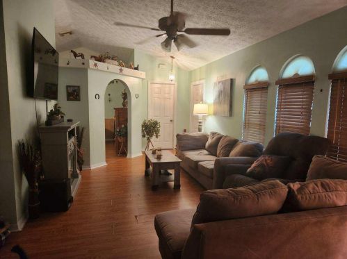 212 Lincoln Ave, Fort Pierce, FL 34983-1180