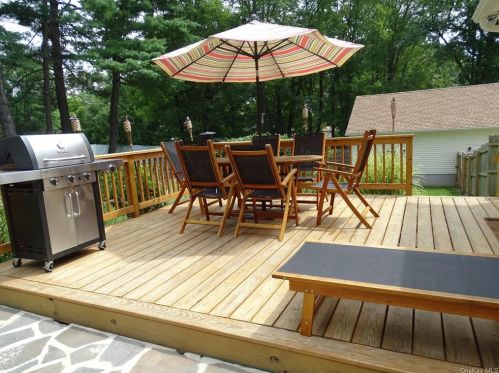 14 Montfort Woods Rd, New Hamburg NY  12590-3510 exterior