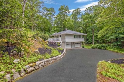 57 Hunting Ridge Rd, Stamford, CT 06903-2323
