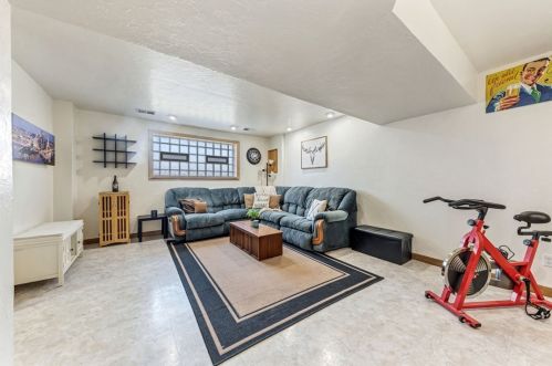 2500 Hollywood Dr, Gibsonia PA  15044-8385 exterior