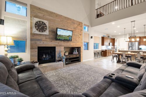 6260 Rochester Dr, Gilbert, AZ 85298-5745