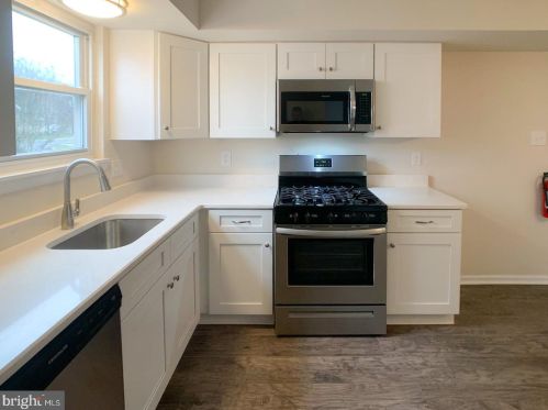 108 Robins Run, Swedesboro NJ  08085-1336 exterior