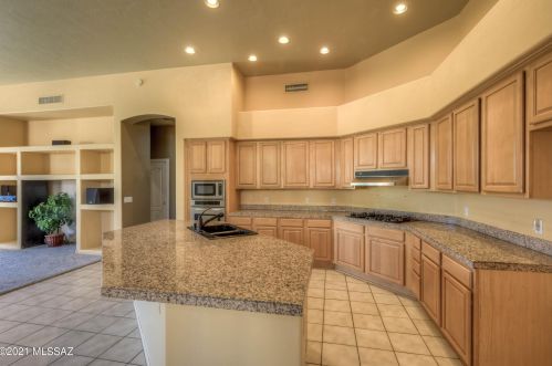 2570 Castle Rock Dr, Tucson AZ exterior