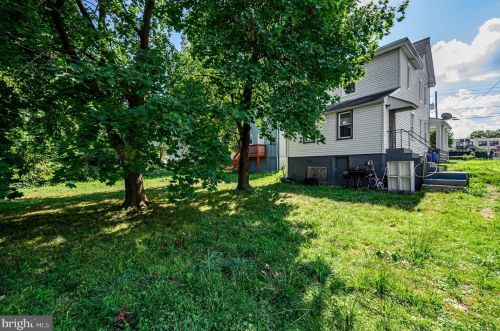 18 Barber Ave, West Deptford NJ  08096-2414 exterior