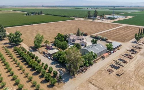 15414 Cuda Dr, Bakersfield CA  93307-9279 exterior