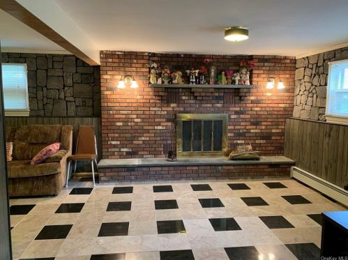 6 Scott Dr, Middletown NY  10941-1112 exterior