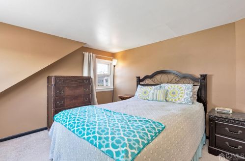 180 Grenville St, Woodbridge NJ  07095-1834 exterior